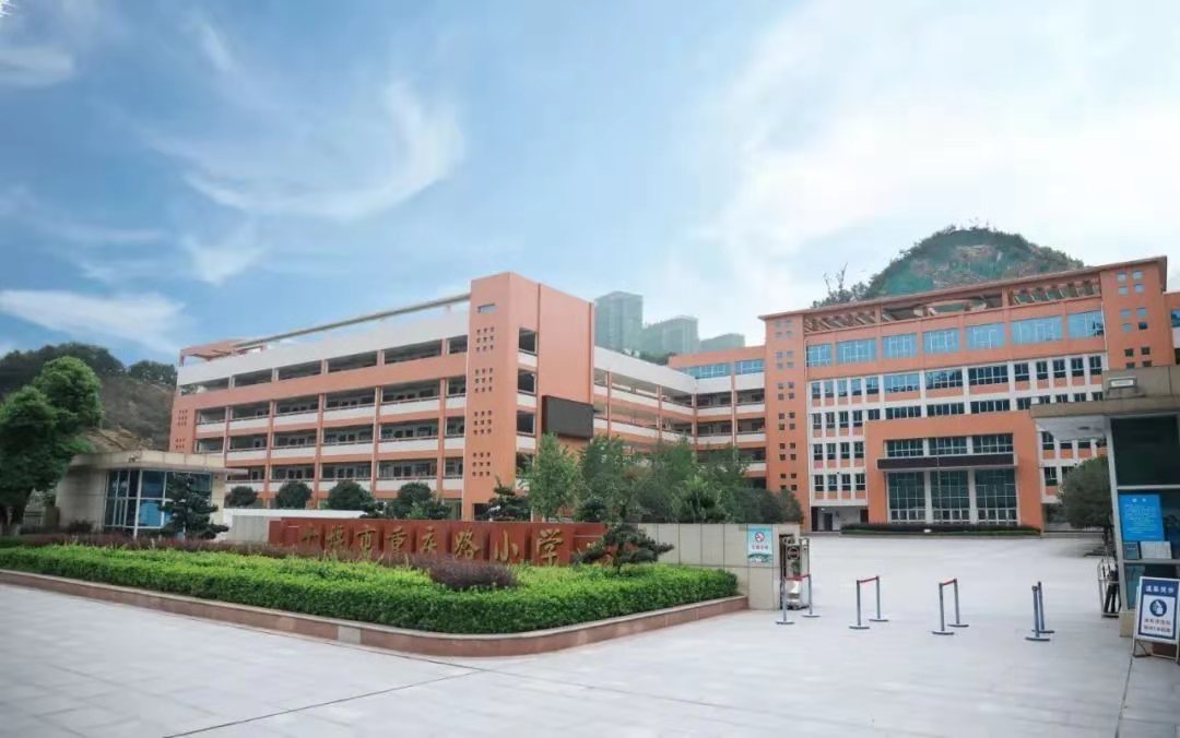在教育配套上,重庆路小学,北京路中学,十堰京中实验学校咫尺在侧,汉成