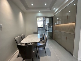 重庆路卢浮宫电梯120平全新精装三室两厅两卫