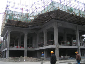 九龙太阳城楼房已经建到第二层，预计5月份推出